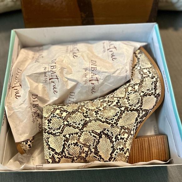 DIBA. True ankle boot size 9 - Picture 6 of 6